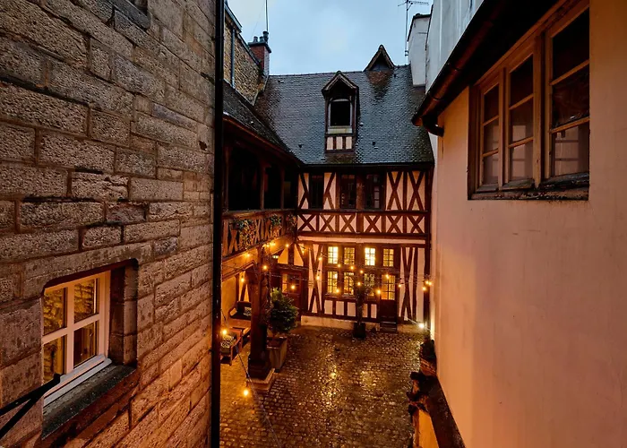 Maison Philippe Le Bon Hotel, Restaurant & Bar Le 19